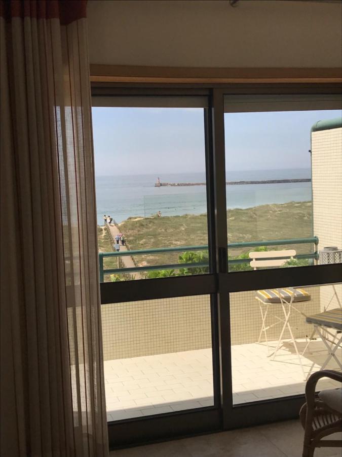 Beachfront Apartment With Sea View Azurara Exterior photo